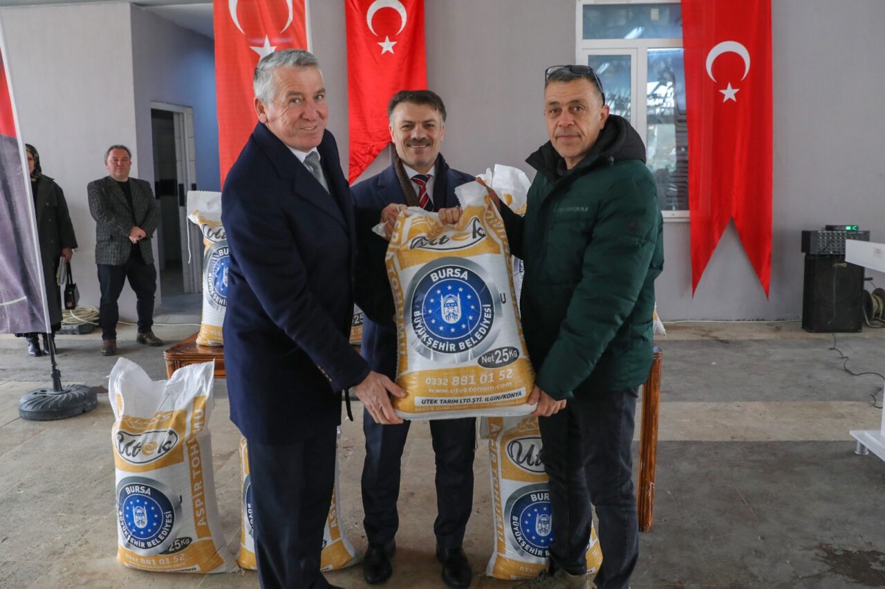 Bursa Büyükşehir’den üreticiye fidan ve tohum desteği Bursa Büyükşehir’den üreticiye fidan ve tohum desteği