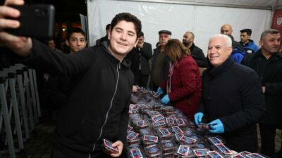 Bursa’da ramazan coşkusu! 4 noktada iftar, 1061 mahallede tatlı ikramı