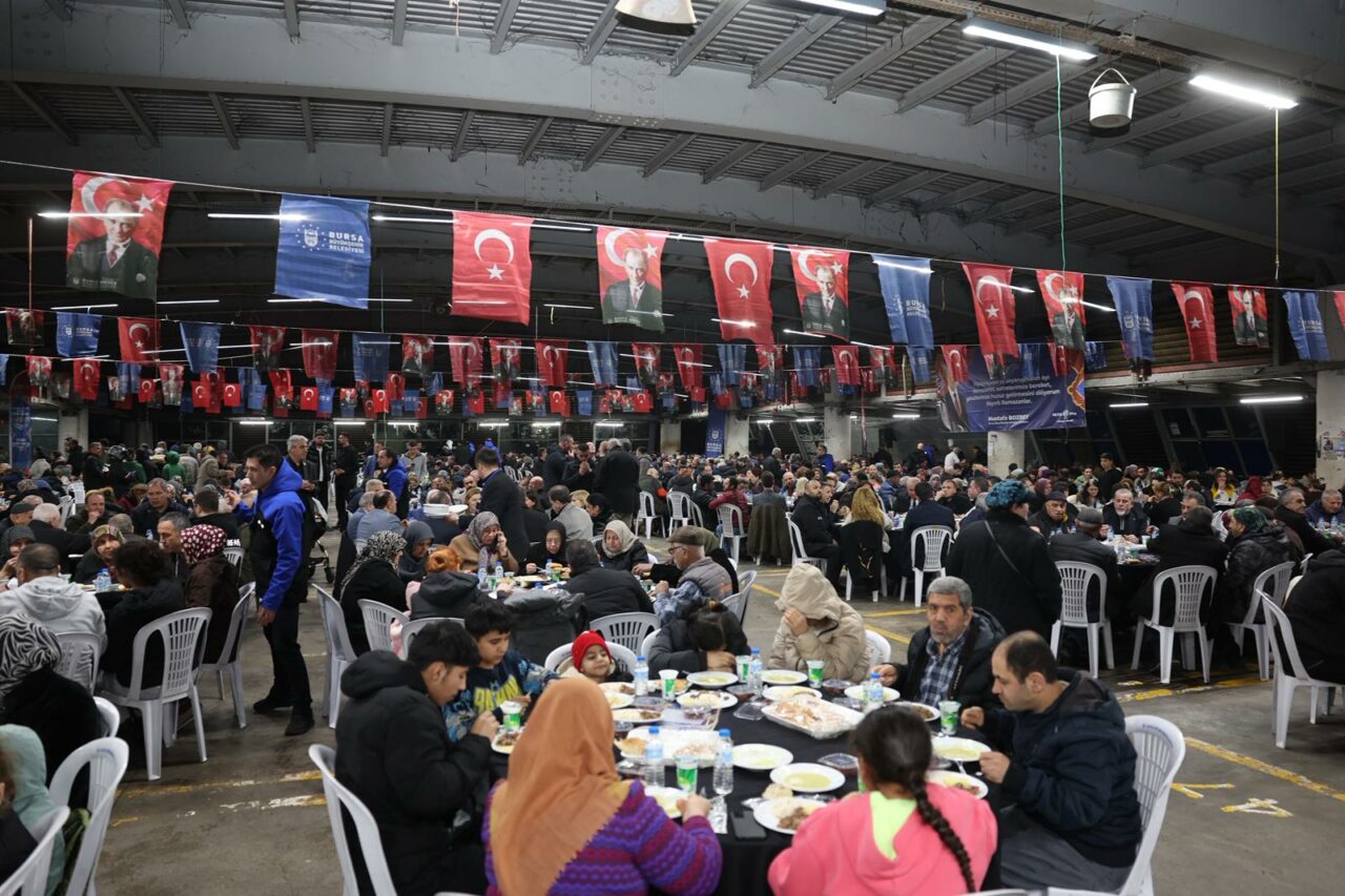 Bursa’da ramazan bir başka yaşanıyor! Binlerce kişi aynı sofrada…
