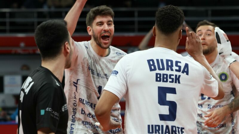 SMS Grup Efeler Ligi’nin 21. haftasında Bursa Büyükşehir Belediyespor, sahasında