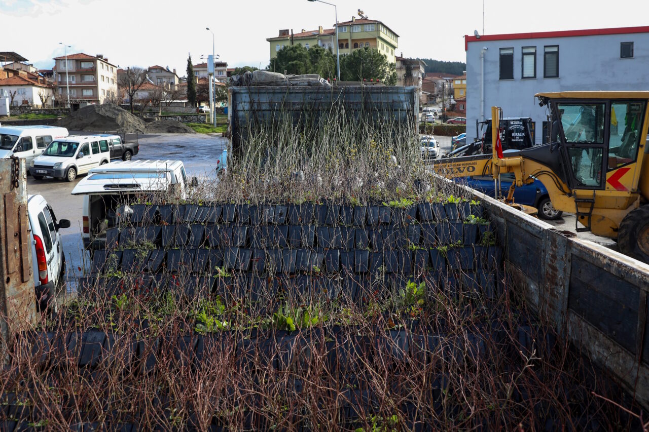 Bursa Büyükşehir’den çiftçiye destek sürüyor