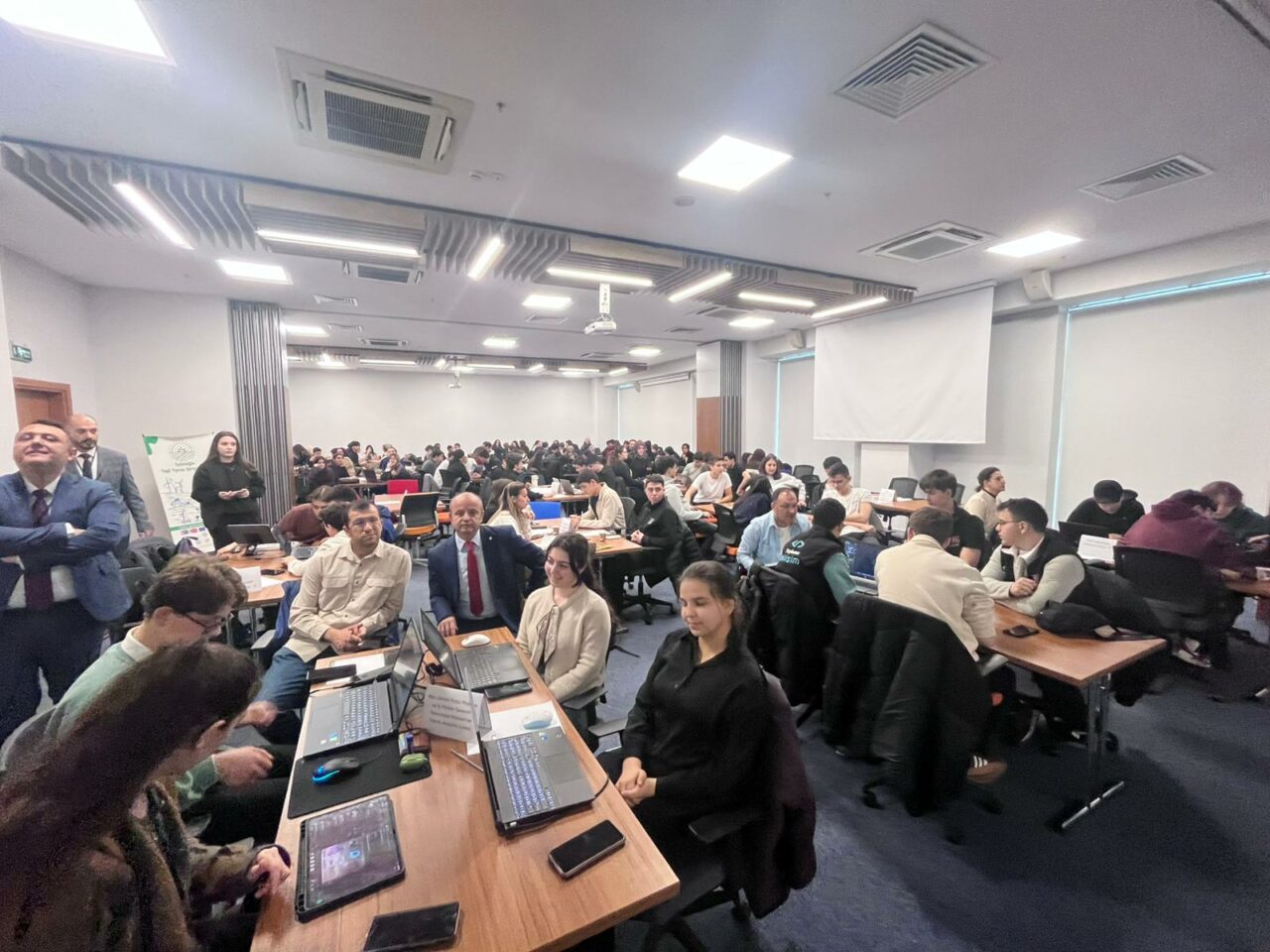 Bursa’da lise öğrencilerinden fikir maratonu