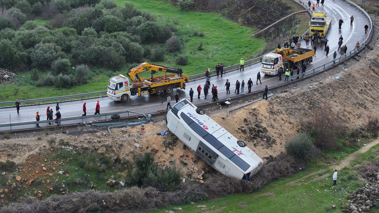 Antalya ve Burdur’da katliam gibi kazalar; Çok sayıda can kaybı var