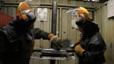 Bursa’da 4 kadın kaynakçının ürettiği parçalar Avrupa’ya gidiyor