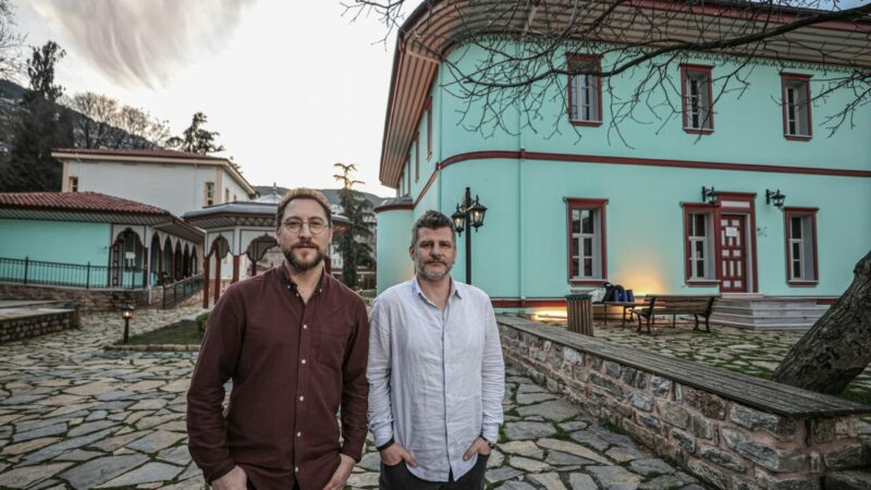 Osmanlı payitahtı Bursa'da, kent belleği oluşturmak için yola çıkan iki