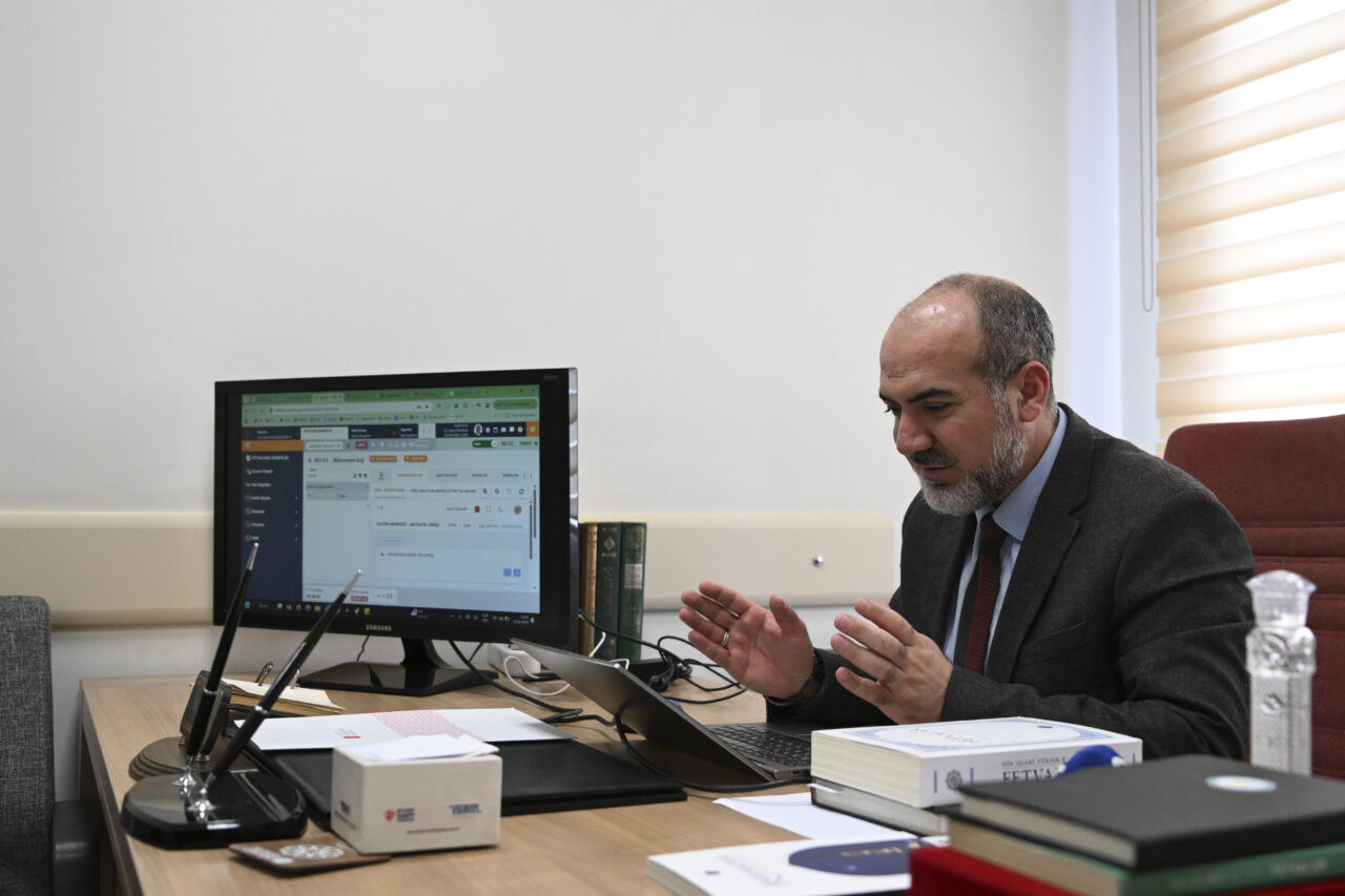 Diyanet Fetva Hattı’na telefon yağmuru