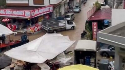 Adana’da sağanak! Yollar göle döndü