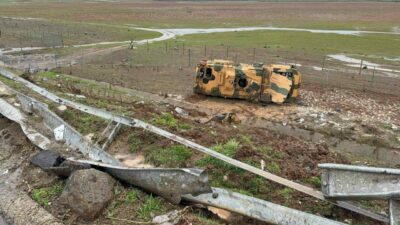 Askeri araç devrildi: Yaralı askerlerimiz var