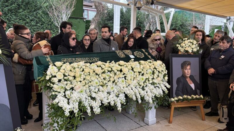 Fatih Ürek’e gözyaşlarıyla veda İstanbul'da geçirdiği kalp krizi sonrası tedavi gördüğü hastanede hayatını kaybeden