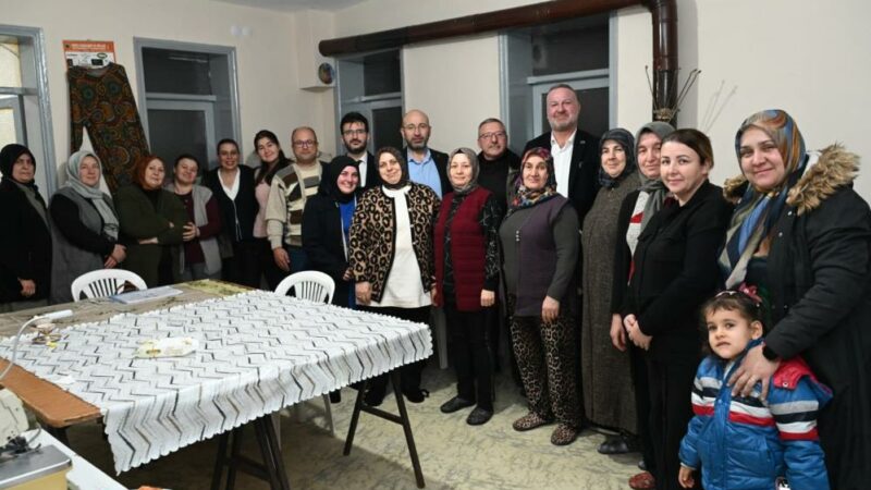 Karacabey Belediyesi’nden kadınlara eğitim ve üretim desteği Kadınların mesleki gelişimini ve üretime katılımını desteklemek amacıyla hayata geçirilen