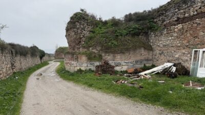 Bursa’nın 2 bin yıllık tarihi surlarına yapılan saygısızlığa tepki