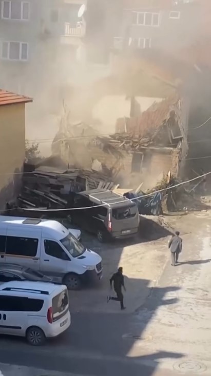 Bursa Gemlik ilçesinde bina çöktü