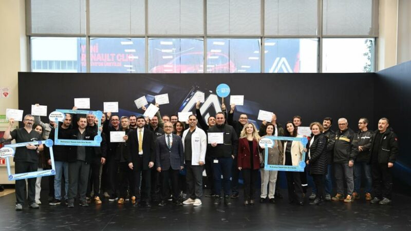 Bursa’daki bu fabrikadaki 25 çalışan aynı anda sigarayı bıraktı Bursa İl Sağlık Müdürlüğü’nün, Bursa’da faaliyet gösteren bir otomotiv fabrikası