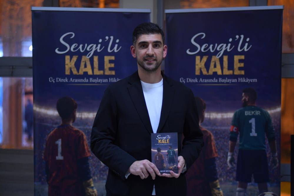 2.Lig’deki Bursa ekibinin kalecisi kitap çıkardı! Bir dönem Bursaspor’da da oynamıştı…