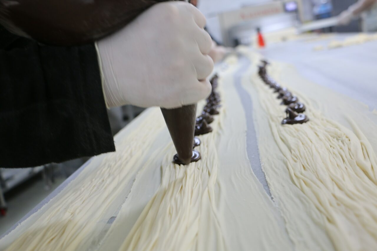 Tatlı tüketimi tonları aştı! Üç vardiyaya geçtiler…