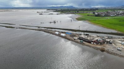 Binlerce dönüm tarım arazisi sular altında kaldı!