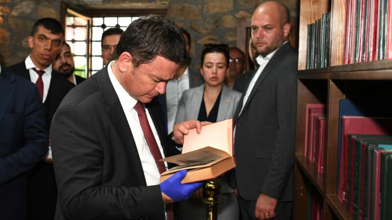 Osmangazi Belediyesi, Türk edebiyatının hafızasında derin izler bırakan Ahmet Hamdi