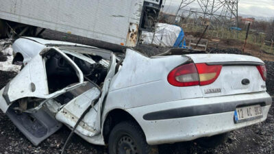 Demir yığınına dönen araçta can verdi