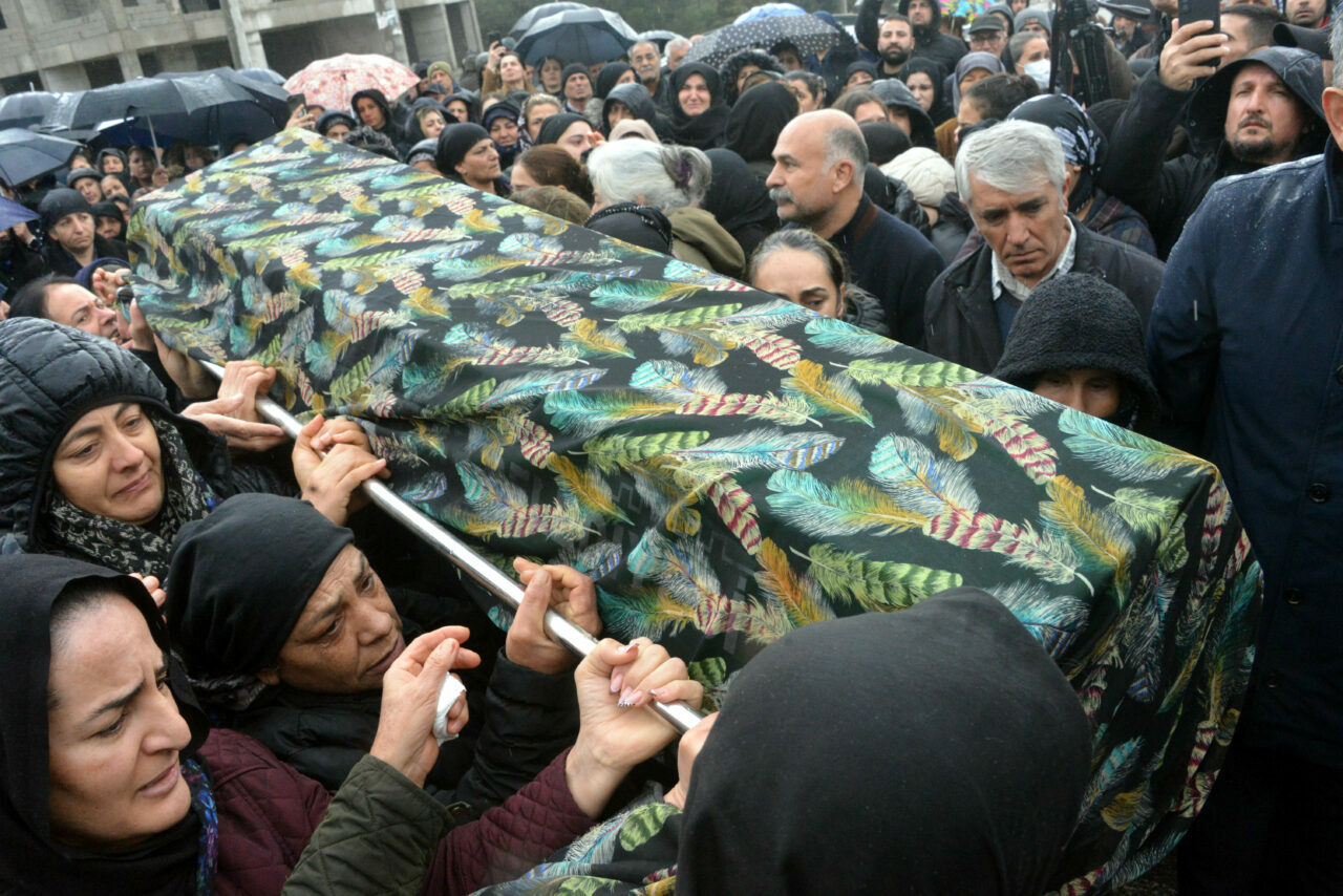 Bir kadın cinayeti daha! Gözyaşlarıyla uğurlandı