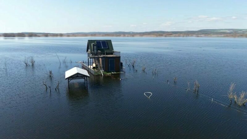 Bursa’da suyun içinde kaldılar! Görüntüler o filmi hatırlattı Bursa’da suyun içinde kaldılar! Görüntüler o filmi hatırlattı