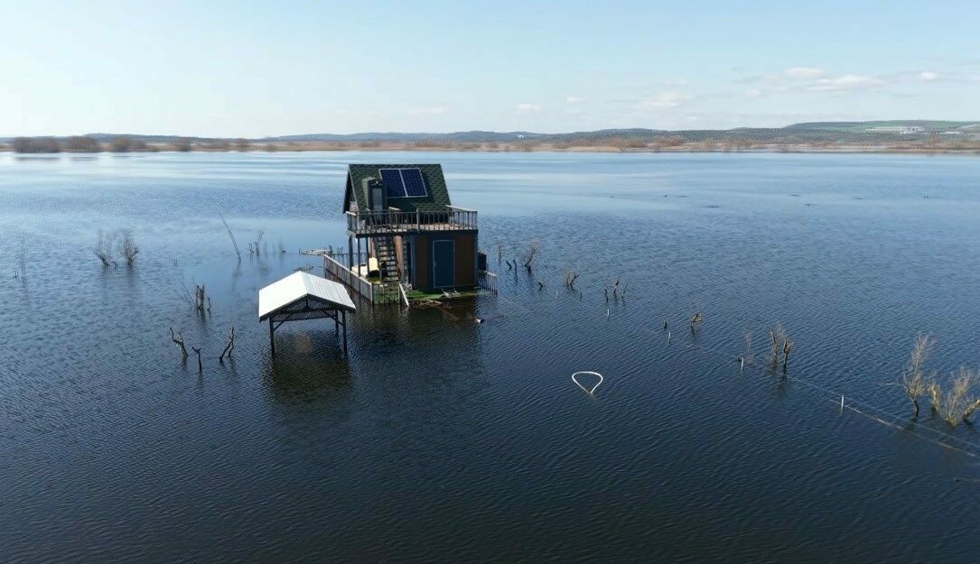Bursa’da suyun içinde kaldılar! Görüntüler o filmi hatırlattı Bursa’da suyun içinde kaldılar! Görüntüler o filmi hatırlattı