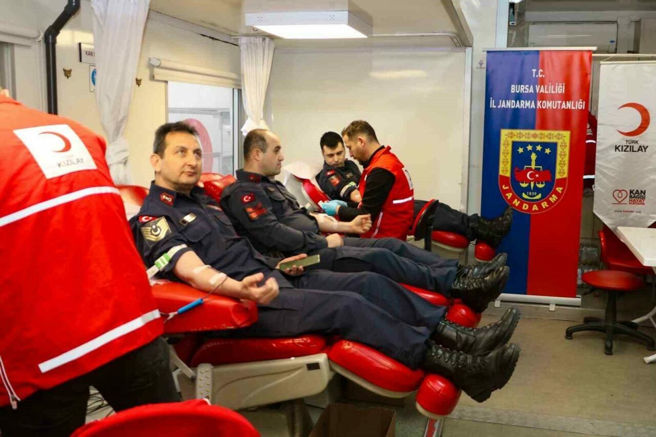 Bursa Jandarması’ndan Kızılay’a anlamlı katkı