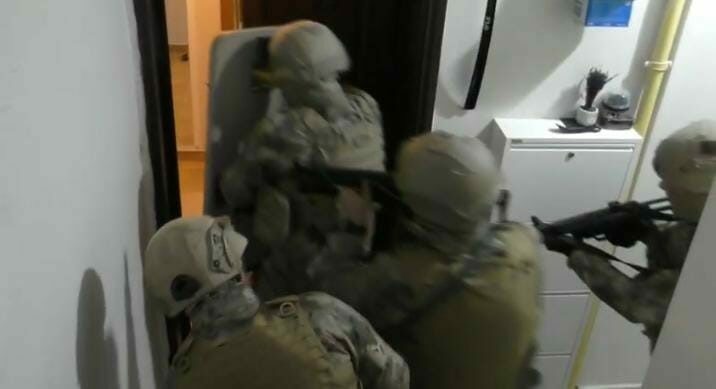 Bursa’da şafak operasyonu! 700 polisle eş zamanlı baskın…