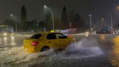 Bursa’da caddeler göle döndü