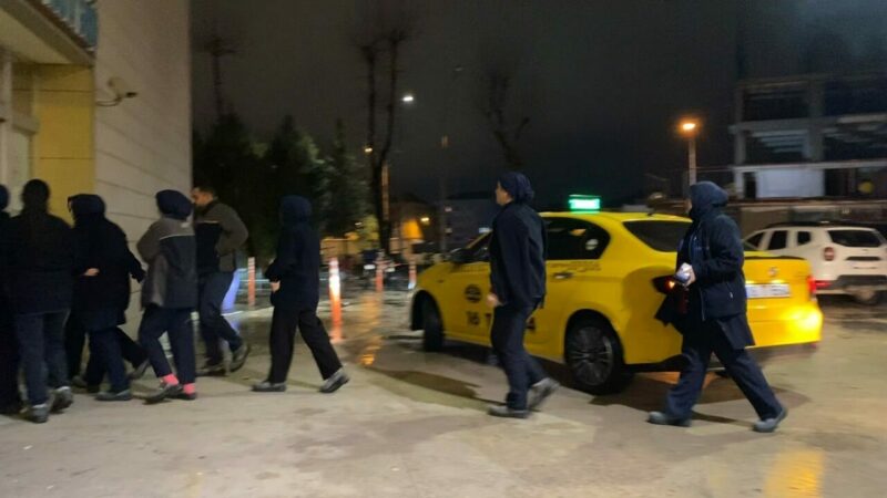 Bursa’da fabrikada gıda zehirlenmesi: 20 işçi hastanelik oldu BURSA’nın İnegöl ilçesinde faaliyet gösteren bir tekstil fabrikasında akşam yemeğinden
