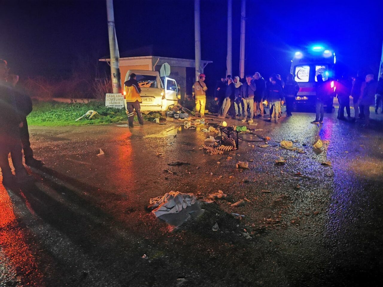 Bursa’da kamyon ile minibüs çarpıştı