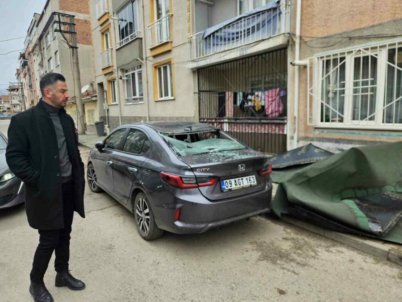 Bursa’da lodos kâbusu: Üzerine çatı uçtu