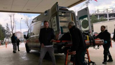 Bursa’da motosikletler kafa kafaya çarpıştı: 1’i ağır 2 yaralı