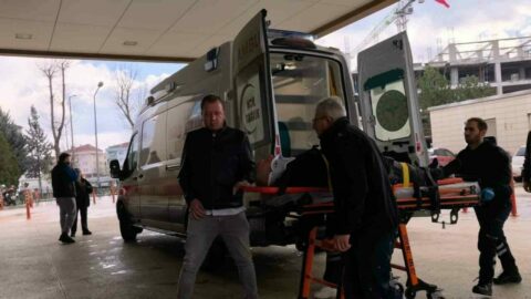 Bursa’da motosikletler kafa kafaya çarpıştı: 1’i ağır 2 yaralı