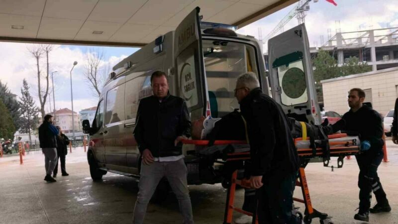 Bursa’da motosikletler kafa kafaya çarpıştı: 1’i ağır 2 yaralı