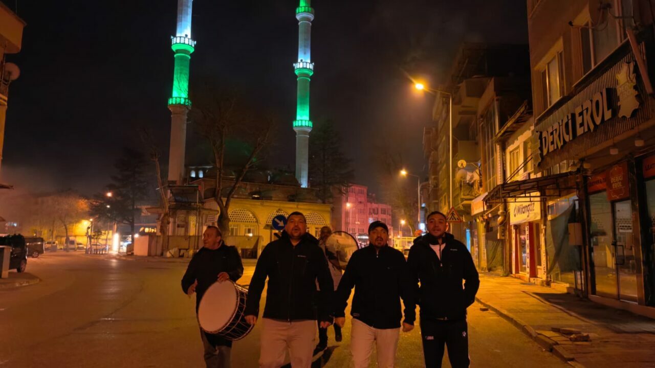 Bursa’da sahura böyle kaldırıyorlar!