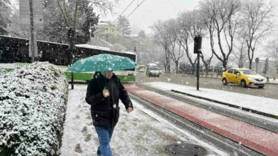 Bursa’da şehir merkezi beyaza büründü