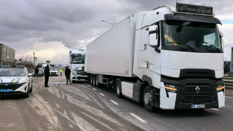 Bursa’da tanker TIR’a çarptı