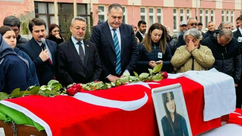 Bursa’da yasa boğan ölüm! Henüz 16 yaşındaydı… Bursa’nın İznik ilçesinde tır ile otomobilin çarpışması sonucu yaralanan ve