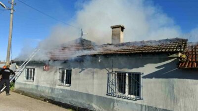 Bursa’da yaşlı çiftin evi alevlere teslim oldu