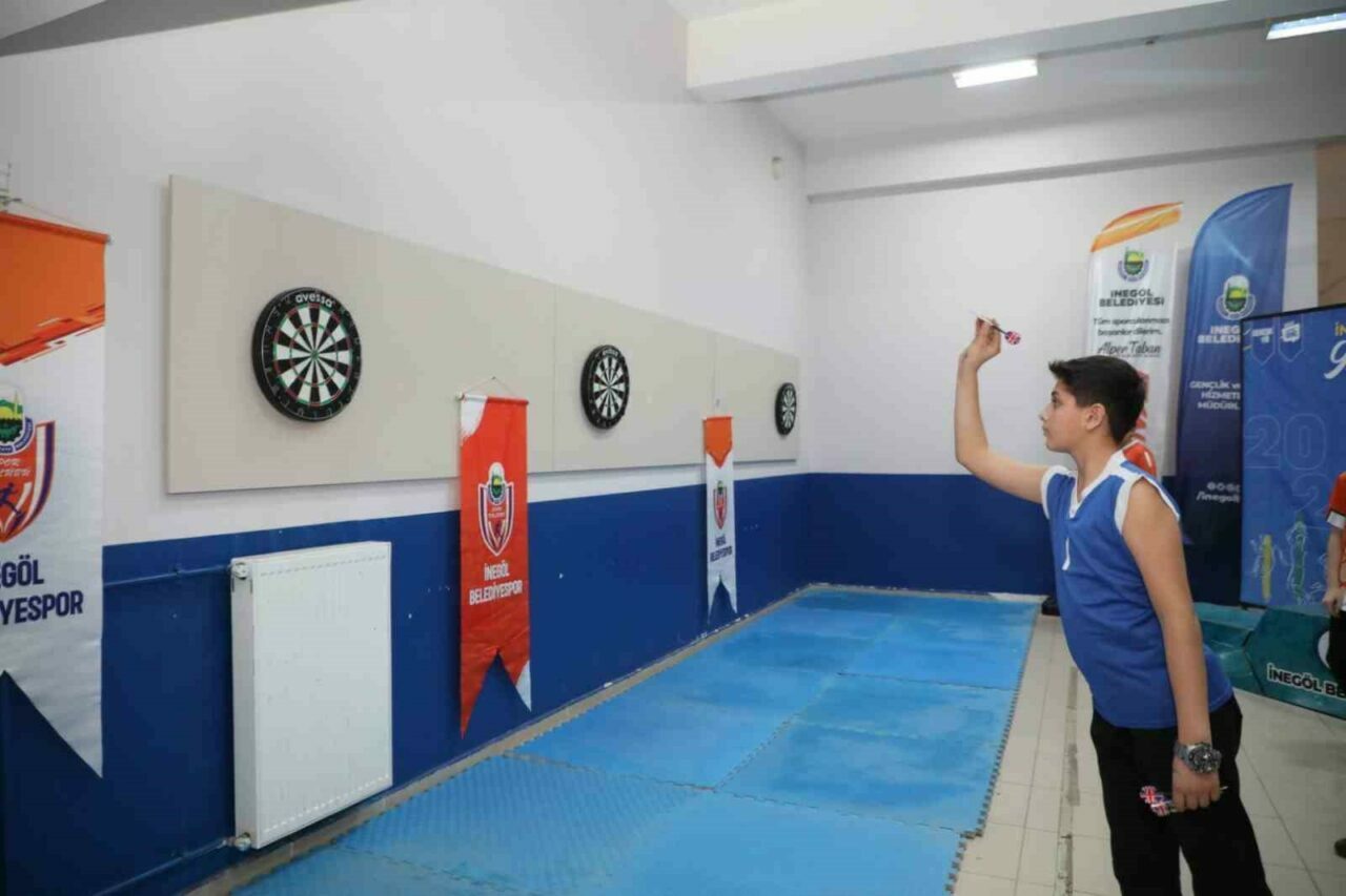 Bursa’daki dart turnuvasında kıyasıya mücadele