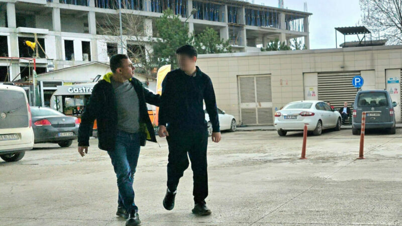 Bursa’daki rehine olayında yeni gelişme Bursa'nın İnegöl ilçesinde, ablası Lakat S.’yi (19) bıçakla rehin alıp,