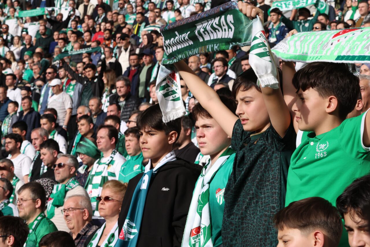 Bursaspor’u ilk kez tribünde izlediler