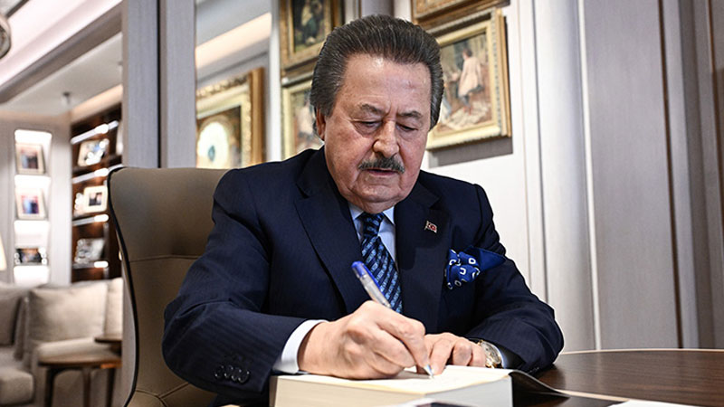 Devlet Eski Bakanı Cavit Çağlar’ın çok konuşulan kitabı dünyaya açıldı!