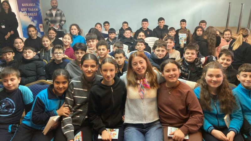 Nilüfer Belediyesi'nin düzenlediği "Çocuklara Kitap Söyleşileri"nin konuğu Melis Sena Yılmaz