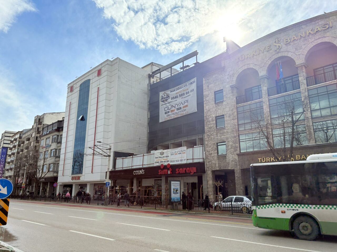 Bursa Atatürk Caddesi’ndeki 58 yıllık otel yıkılıyor