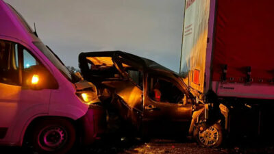 Gelen vurdu giden vurdu: Zincirleme kazada 16 araç birbirine girdi