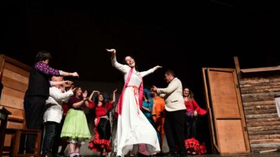 Bursa’nın unutulmaz ismi ‘Deli Ayten’ Osmangazi sahnesinde hayat buldu