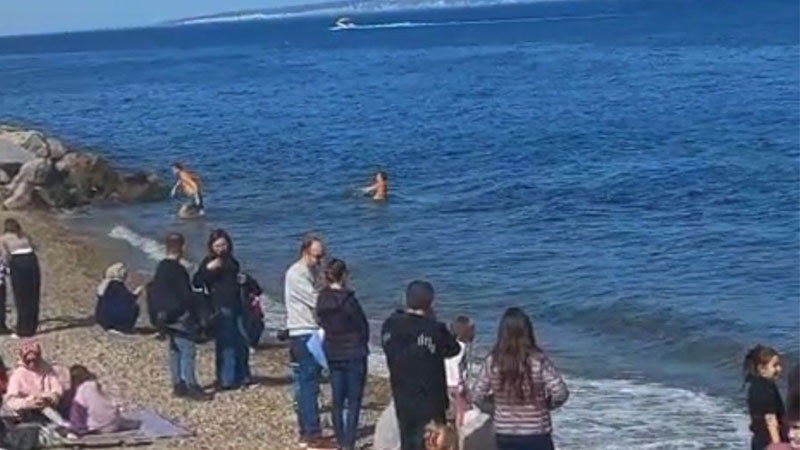 Bursa’da Şubat sürprizi: Mudanya’da denize girdiler