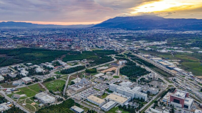 Bursa Uludağ Üniversitesi personeline 115 bin liralık promosyon Bursa Uludağ Üniversitesi (BUÜ) Yönetimi, banka temsilcileriyle yaptıkları promosyon görüşmelerini