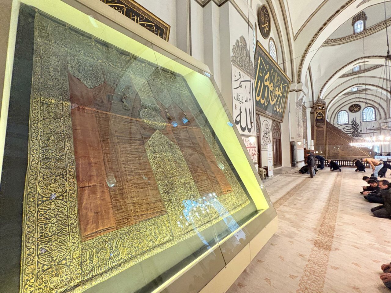 Bursa’da 500 yıldır saklanan hazine; İlk günkü ihtişamıyla Ulu Cami’de korunuyor Bursa’da 500 yıldır saklanan hazine; İlk günkü ihtişamıyla Ulu Cami’de korunuyor